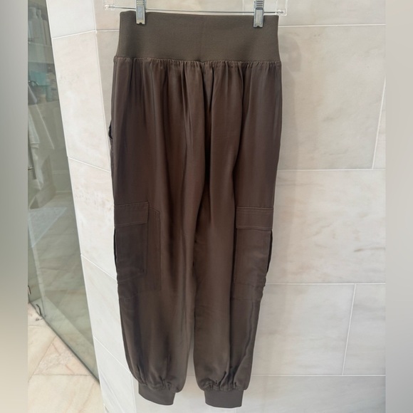 CINQ A SEPT Dark Green Jogger Cargo Pocket Elastic Waist Pant Silk Like size S - Picture 10 of 14